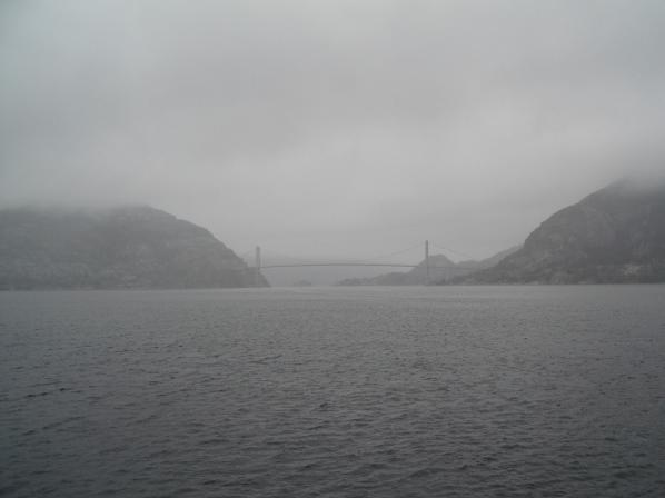 Мост в Сойне-фьорде (Sognefjord). Туманище!